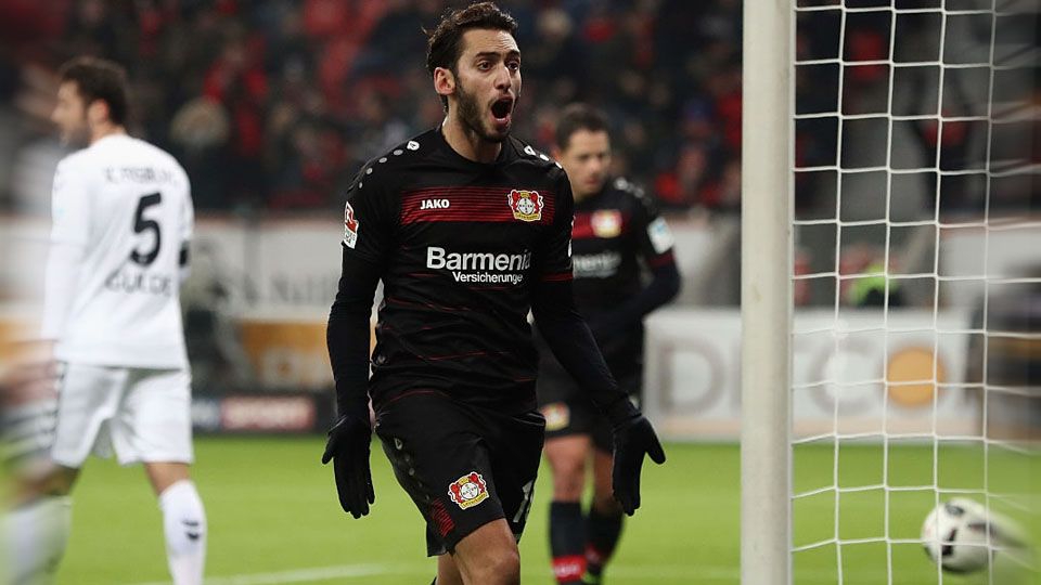 Hakan Calhanoglu (Bayer Leverkusen) diincar oleh Chelsea. Copyright: &copy; Alex Grimm/Bongarts/Getty Images